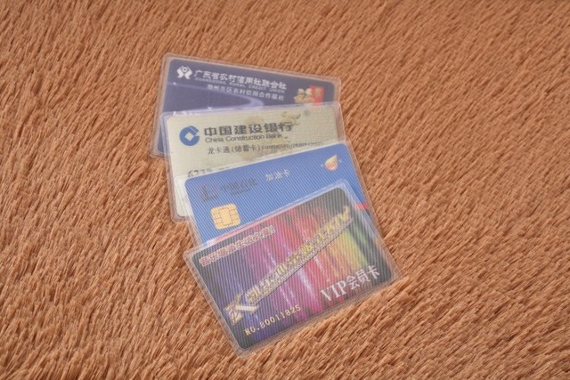 Wodoodporna przezroczysta karta plastikowa etui na identyfikator i karty kredytowe - Wianko - 8