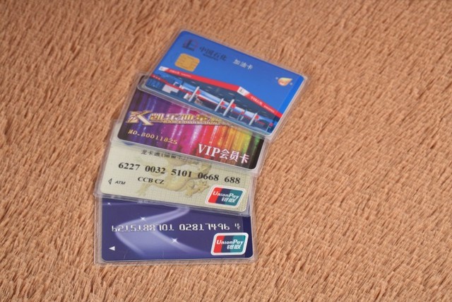Wodoodporna przezroczysta karta plastikowa etui na identyfikator i karty kredytowe - Wianko - 7