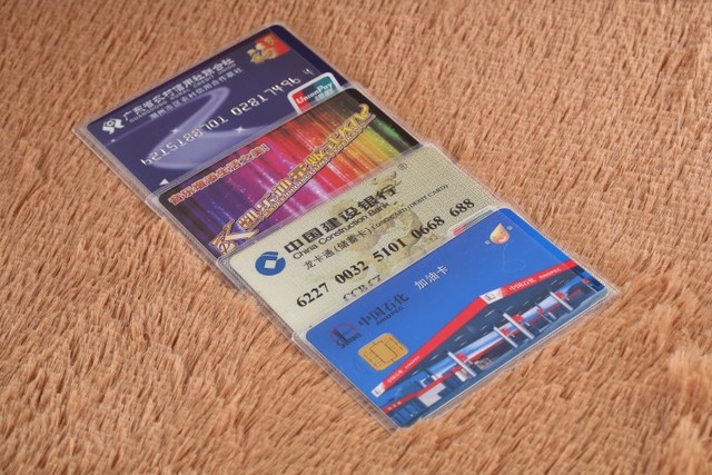 Wodoodporna przezroczysta karta plastikowa etui na identyfikator i karty kredytowe - Wianko - 4