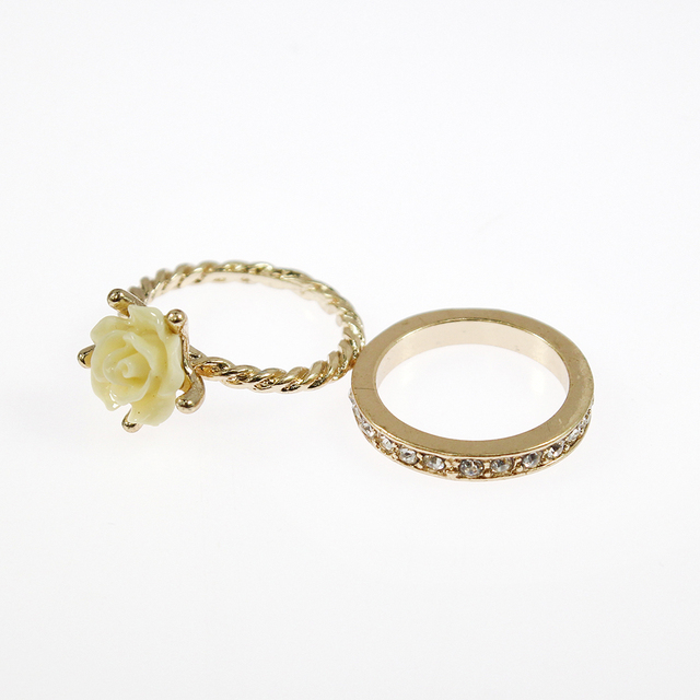 Zestaw 2 pierścieni ślubnych dla kobiet, modny w kolorze złotym i czarnym z białym kwiatem, styl Boho, ozdobione Rhinestonem - Wianko - 1