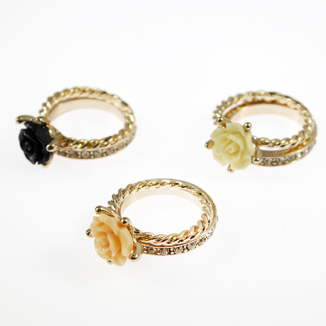 Zestaw 2 pierścieni ślubnych dla kobiet, modny w kolorze złotym i czarnym z białym kwiatem, styl Boho, ozdobione Rhinestonem - Wianko - 5