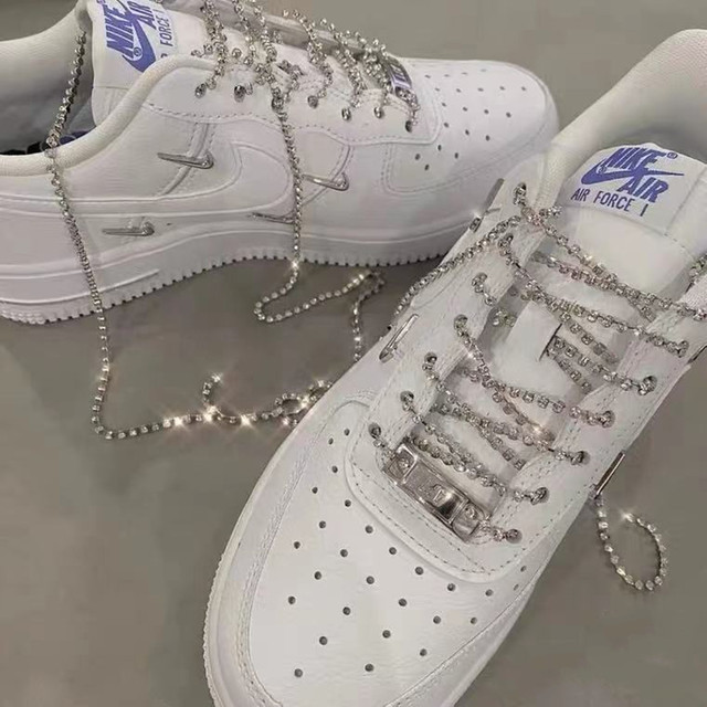 Buty do ozdabiania Bling Rhinestone z sznurowadłami i naszyjnikiem tassel - luksusowe akcesoria ze zdobieniami kryształowymi DIY do sneakerów - Wianko - 1