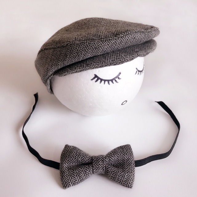 Propozycja finalnego tytułu: Zestaw czapek dla noworodka - beret, krawat w paski, muszka - rekwizyty do fotografii niemowląt 0-1M - Wianko - 3