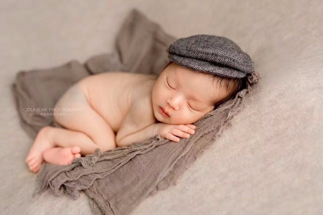 Propozycja finalnego tytułu: Zestaw czapek dla noworodka - beret, krawat w paski, muszka - rekwizyty do fotografii niemowląt 0-1M - Wianko - 8