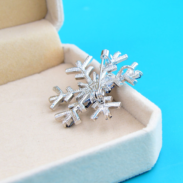 Cindy Xiang Broszka Płatek Śniegu z Kryształami dla Kobiet - Zimowy Design - Wianko - 7