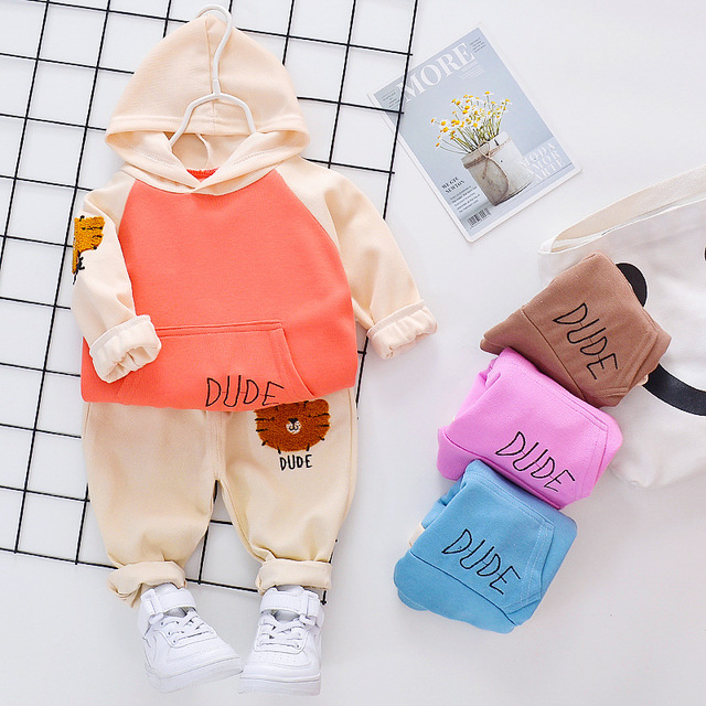 Nowa jesienno-zimowa kolekcja - Zestaw bluza z dekoltem i spodnie niemowlęce w modnym casualowym stylu, dla dziewcząt i chłopców - Wianko - 1