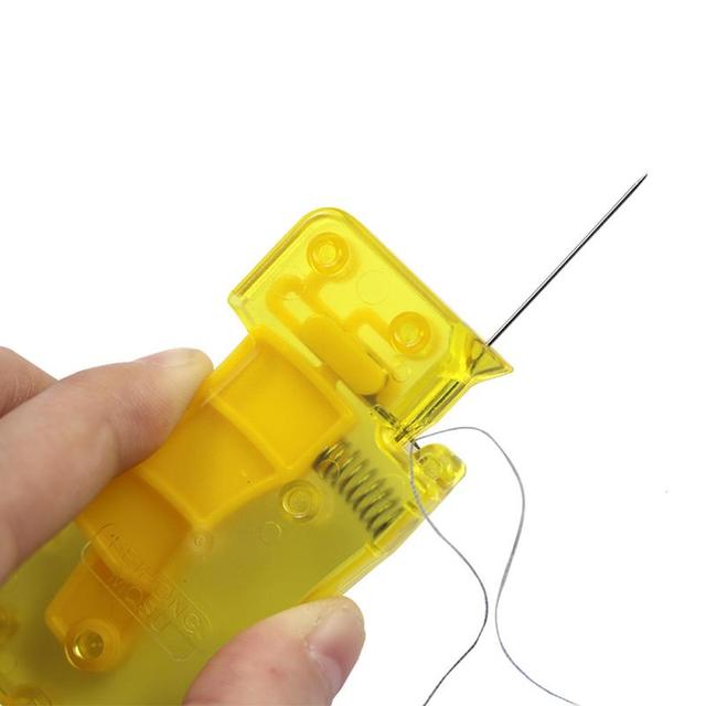 1 Szt. Automatyczne urządzenie do gwintowania igły żółte - proste narzędzie do szycia domowego DIY i odzieży - wygodne narzędzie do szycia - igły do szycia narzędzie do gwintowania - Wianko - 4