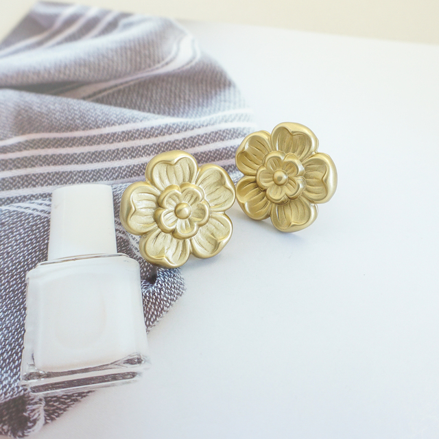 Kreatywne, złote uchwyty meblowe w kształcie kwiatu z mosiężnymi gałkami do szafek i szuflad - Wianko - 3