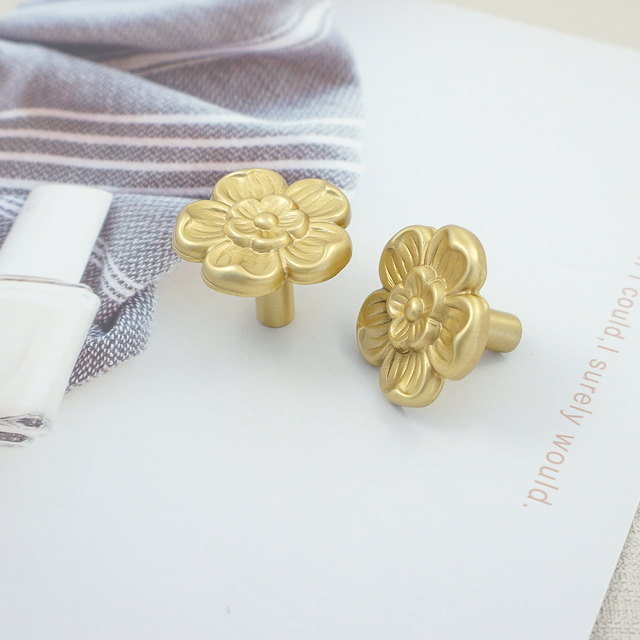 Kreatywne, złote uchwyty meblowe w kształcie kwiatu z mosiężnymi gałkami do szafek i szuflad - Wianko - 6