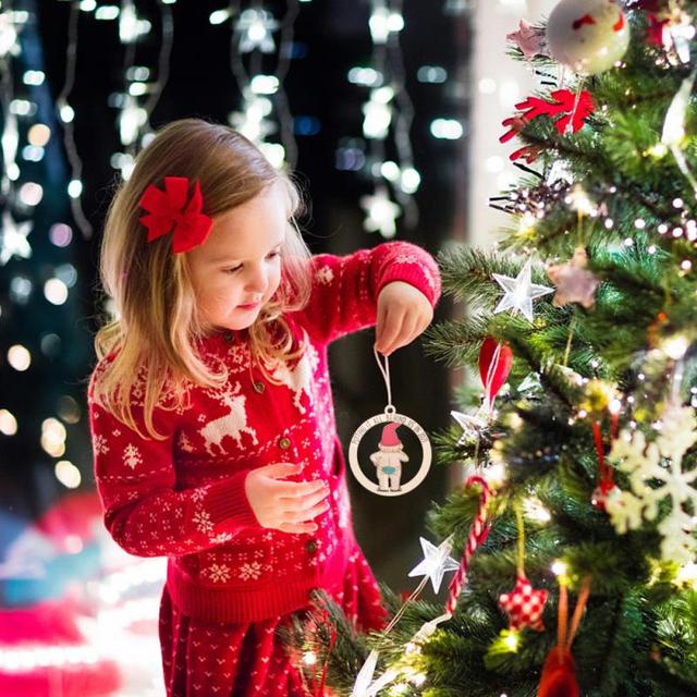 Dekoracyjny drewniany naszyjnik świąteczny z personalizacją - idealna ozdoba na choinkę dla dzieci - Wianko - 8