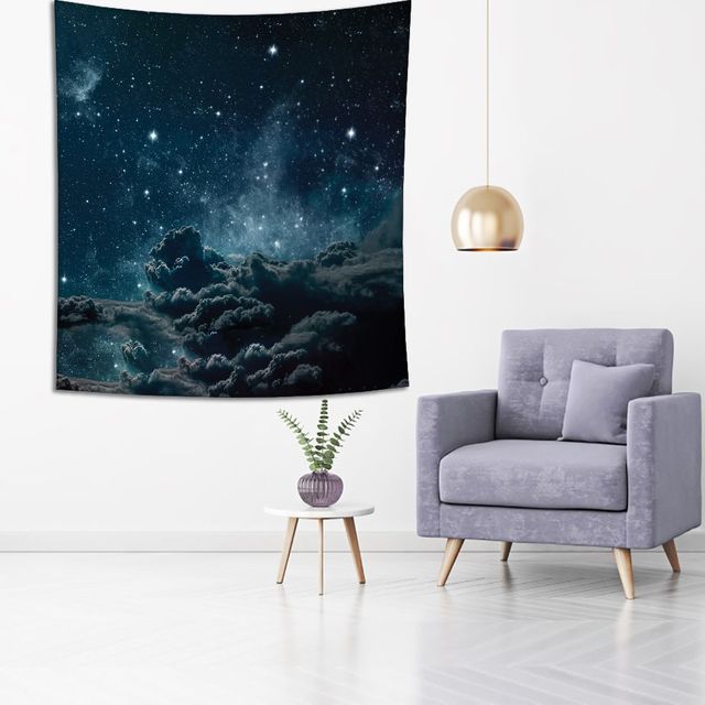 Gobelin nocne niebo z gwiazdami, chmurami, przestrzenią i drogą mleczną, dramatyczna scena ilustracji w odcieniach niebieskiego i szarości - Wianko - 8