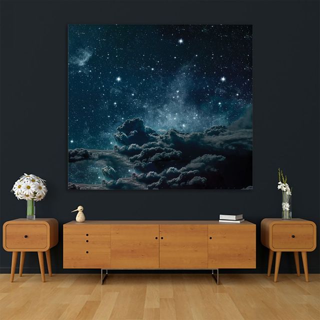 Gobelin nocne niebo z gwiazdami, chmurami, przestrzenią i drogą mleczną, dramatyczna scena ilustracji w odcieniach niebieskiego i szarości - Wianko - 9