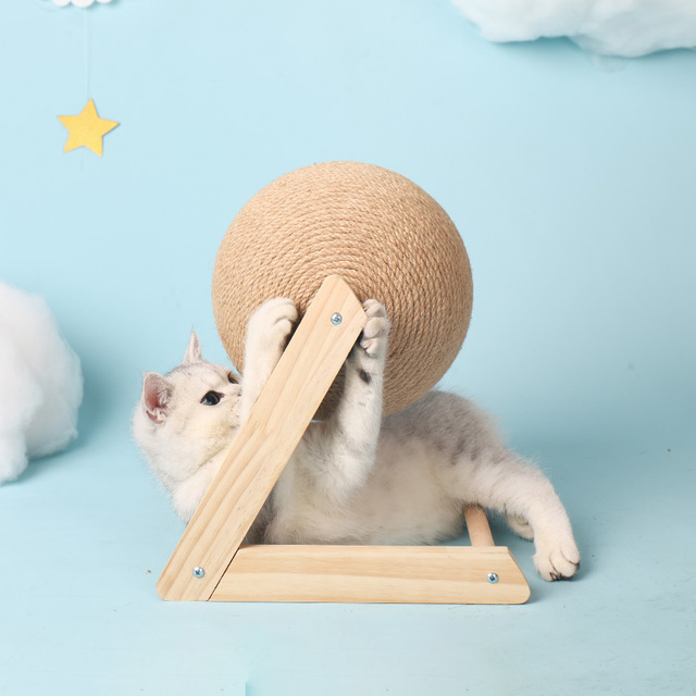 Drapak dla kota z drewnianą podstawką, linką sizalową i zabawkową piłką - Wianko - 4