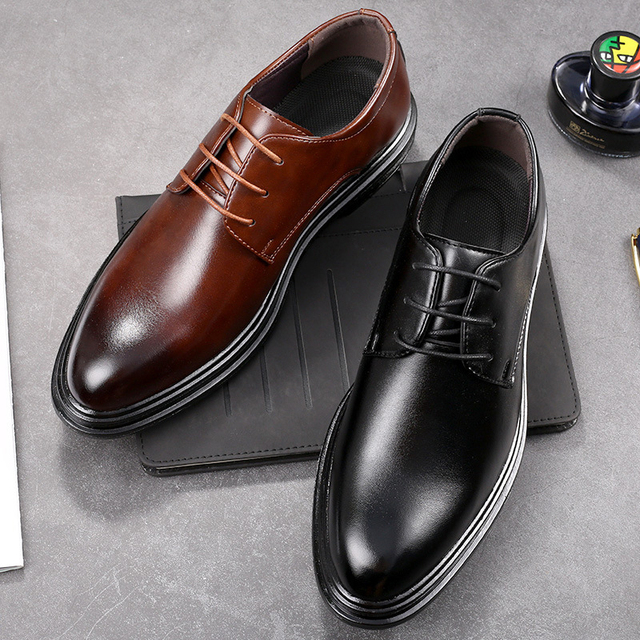 Mężczyźni biznesowi wybierają nowoczesne platformowe buty o szpiczastym czubku - czarne, skórzane, płytkie buty Derby z wygodnymi sznurowadłami - Wianko - 9