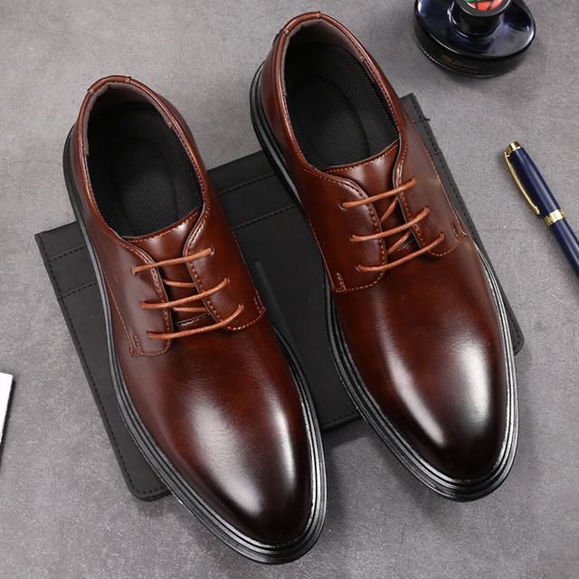 Mężczyźni biznesowi wybierają nowoczesne platformowe buty o szpiczastym czubku - czarne, skórzane, płytkie buty Derby z wygodnymi sznurowadłami - Wianko - 8