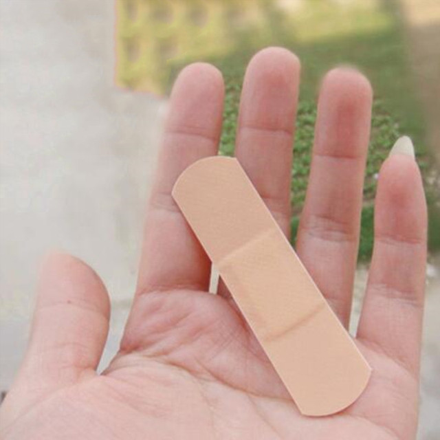 Nowe plastry ranne Band-Aids, wodoodporne, z oddychającą poduszką - 100 sztuk/worek - Wianko - 1