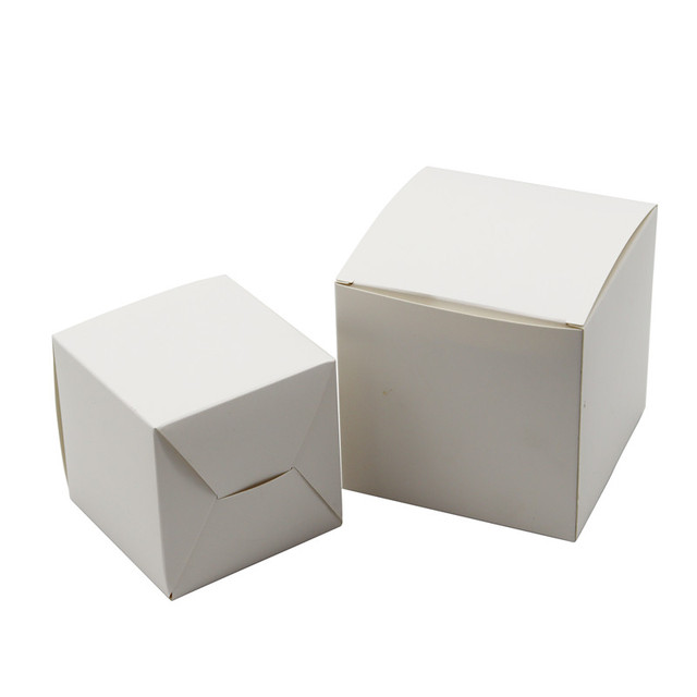 20 papierowych pudełek cukierków na ślub w kształcie kwadratów - białe, kartonowe - Wianko - 3