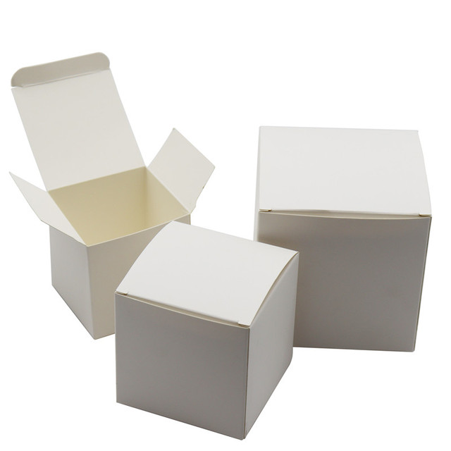 20 papierowych pudełek cukierków na ślub w kształcie kwadratów - białe, kartonowe - Wianko - 2