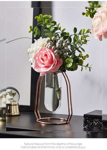 Wystrój Terrarium - kwiatowa dekoracja domowa z minimalistycznym, złotym wazonem - Wianko - 11