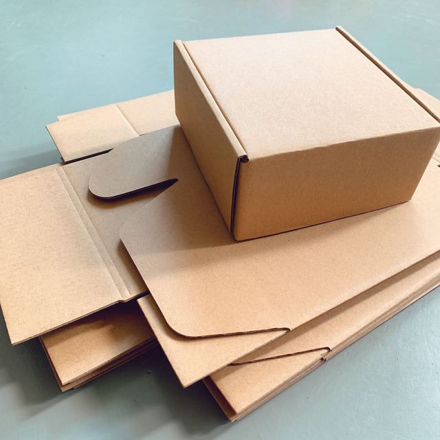 Pudełko z papieru typu Kraft - 10 sztuk, pakiet hurtowy, małe pudełko prezentowe Mailers wysyłka biznes 3 warstwy pudełko z tektury falistej - Wianko - 8