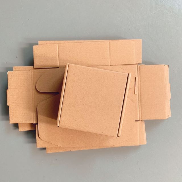 Pudełko z papieru typu Kraft - 10 sztuk, pakiet hurtowy, małe pudełko prezentowe Mailers wysyłka biznes 3 warstwy pudełko z tektury falistej - Wianko - 7