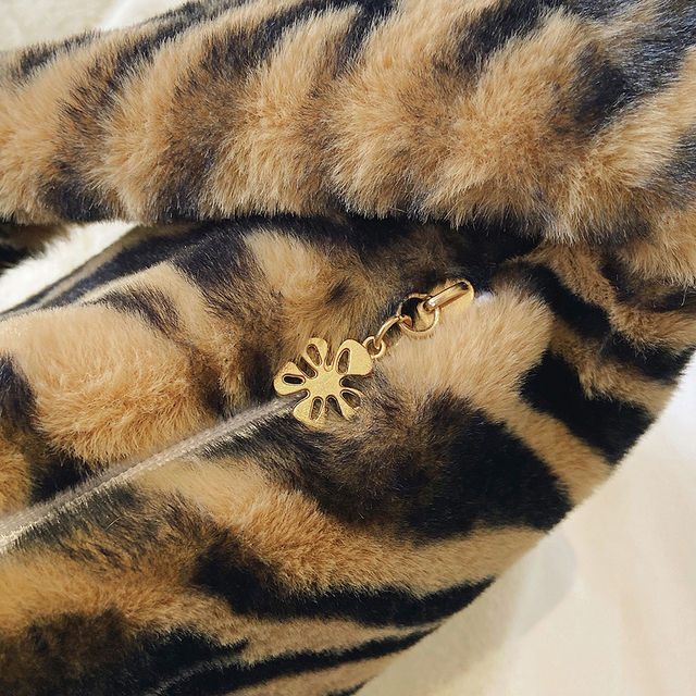 Pluszowa torba na ramię z futrem leoparda, zebry i tygrysa dla kobiet - Zima 2021👜 - Wianko - 27