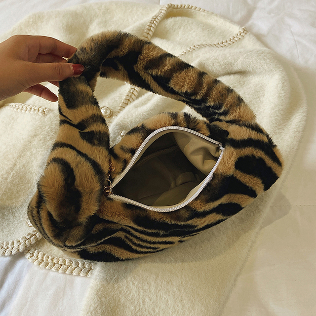 Pluszowa torba na ramię z futrem leoparda, zebry i tygrysa dla kobiet - Zima 2021👜 - Wianko - 30