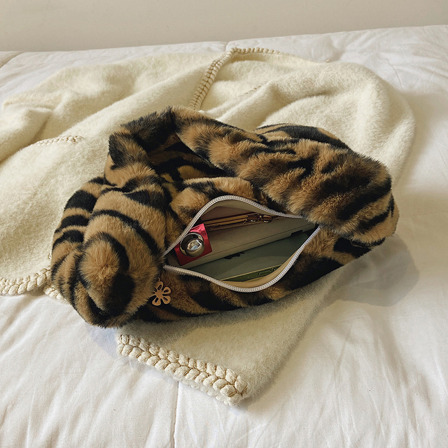 Pluszowa torba na ramię z futrem leoparda, zebry i tygrysa dla kobiet - Zima 2021👜 - Wianko - 23