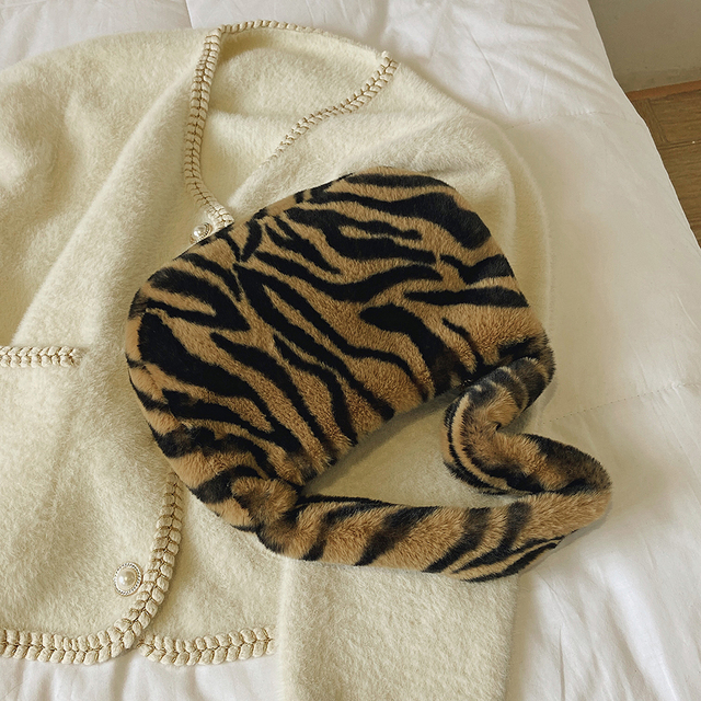 Pluszowa torba na ramię z futrem leoparda, zebry i tygrysa dla kobiet - Zima 2021👜 - Wianko - 29