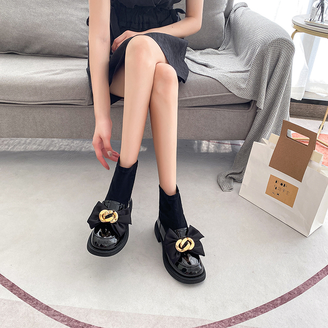 Nowości butów damskich na jesień 2021: Brytyjski styl - Mary Jane, skarpetki, botki - Wianko - 9