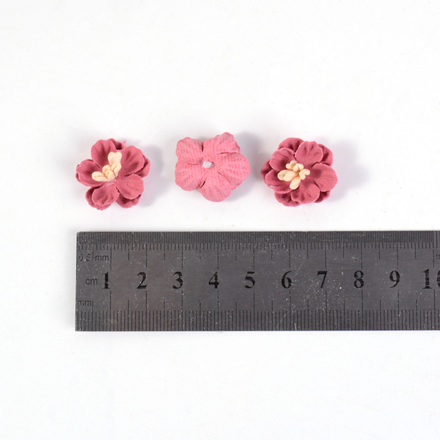 10 sztuk/partia Mini Daisy - sztuczne kwiaty chryzantemy z pręcikiem - dekoracja ślubna, DIY wieniec, prezent - Wianko - 17