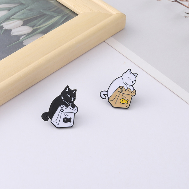 Broszka czarno-białe koty w kształcie kreskówki z emaliowanymi broszkami pingwina i królika - Wianko - 79