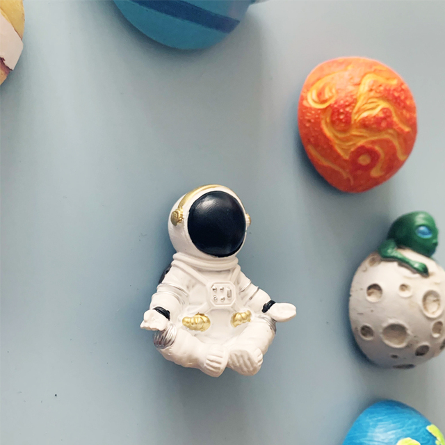 Magnes na lodówkę 3D z astronautą i planetami - Wianko - 4