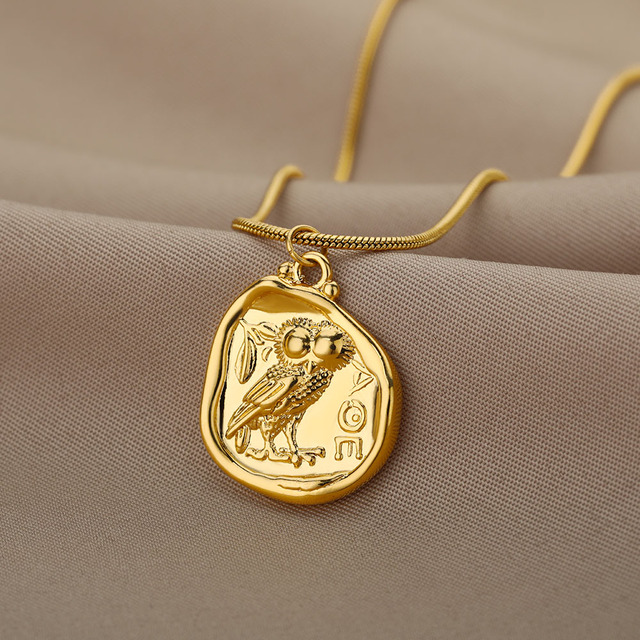 Złoty naszyjnik z niezwykłym wisiorkiem w kształcie sowy wykonany ze stali nierdzewnej - biżuteria vintage - Wianko - 4