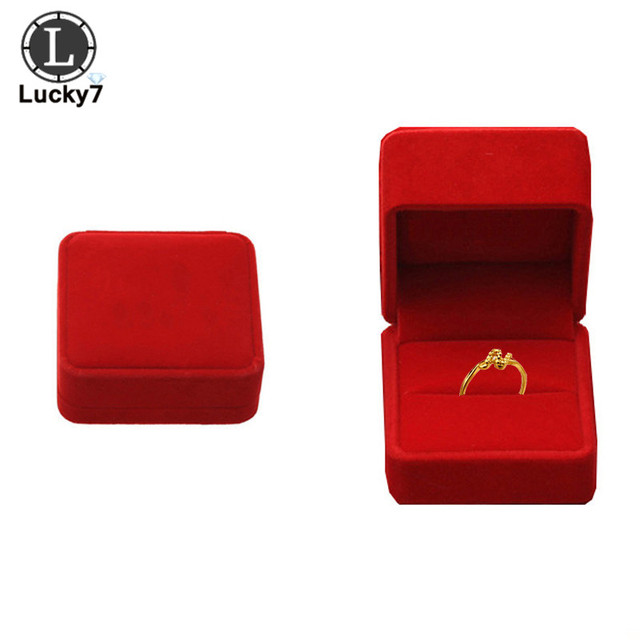 Luksusowe czerwone aksamitne pudełko na biżuterię - idealne do przechowywania obrączek, kolczyków i naszyjników - Wianko - 8