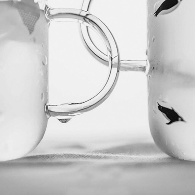 Kubek szklany z uchwytem z motywem słodkiego niedźwiedzia polarnego i pingwina do kawy i herbaty - Wianko - 17