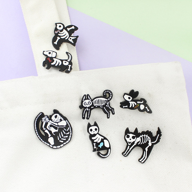 Broszka emaliowana z uroczymi zwierzętami - kot, pies, królik, ptak, czarno-biała czaszka - Wianko - 7