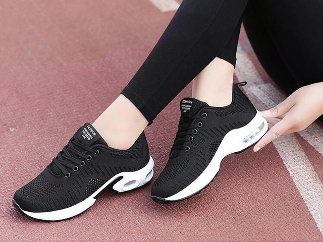 Czarne damskie trampki Big Size 42 - modne, wygodne buty sportowe z gumową podeszwą - Wianko - 8