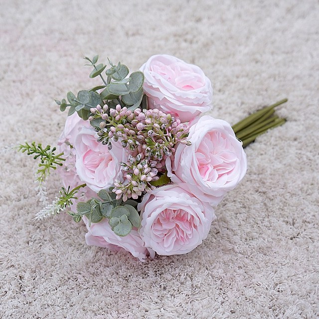 Ręka trzymająca 12 łodyg bukietu róż Austin Rose - sztuczne kwiaty walentynkowe na ślub i dekoracje wnętrz - Wianko - 6