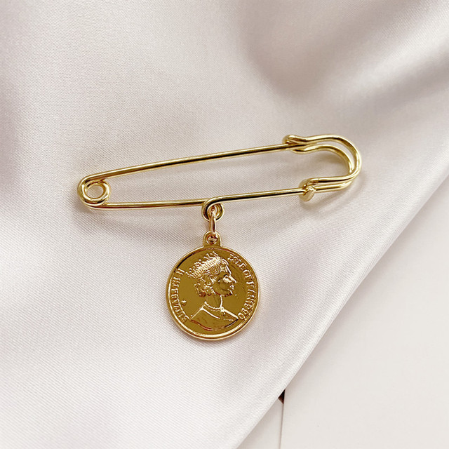 Retro złota moneta jako broszka w stylu Vintage królowej Avatara - Wianko - 51