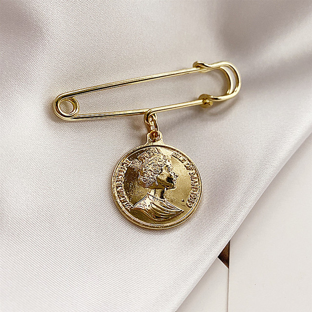 Retro złota moneta jako broszka w stylu Vintage królowej Avatara - Wianko - 50