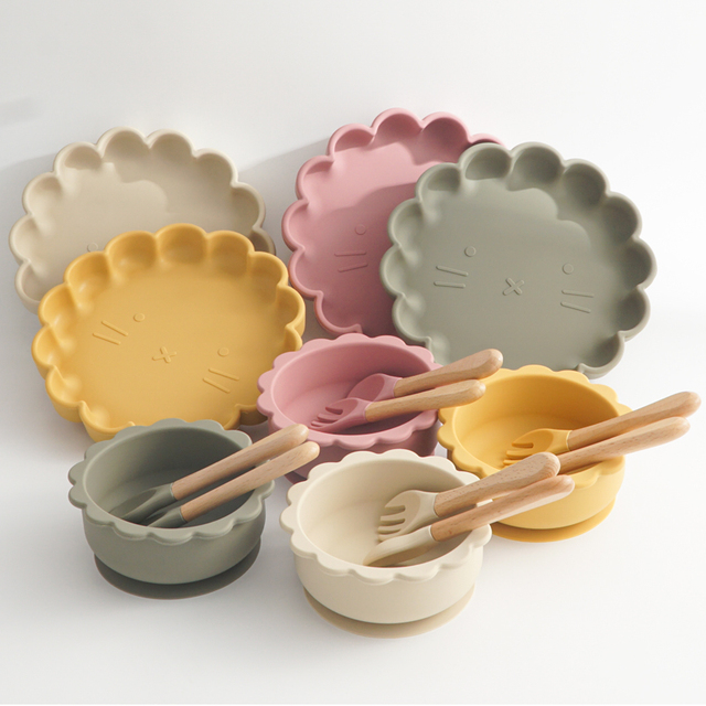 Naczynia silikonowe dla dzieci – miska, talerz, widelec i łyżka z przyssawką, drewniany uchwyt - Wianko - 2