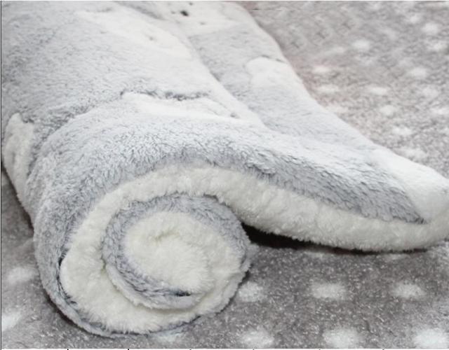 Mata flanelowa Pet Soft Fleece Pad dla zwierząt domowych - zagęszczony kocyk na łóżko, poduszka na sofę, dywan przenośny - zmywalna i ciepła - Wianko - 13