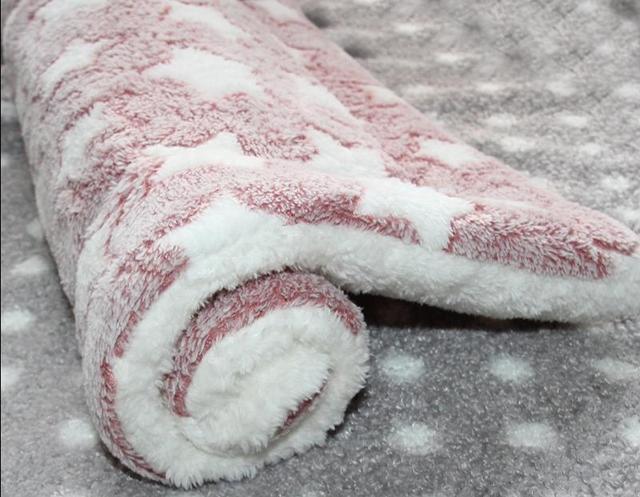Mata flanelowa Pet Soft Fleece Pad dla zwierząt domowych - zagęszczony kocyk na łóżko, poduszka na sofę, dywan przenośny - zmywalna i ciepła - Wianko - 21