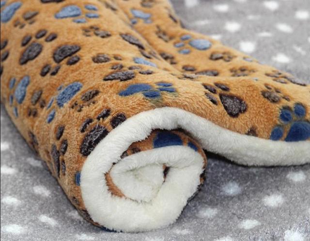 Mata flanelowa Pet Soft Fleece Pad dla zwierząt domowych - zagęszczony kocyk na łóżko, poduszka na sofę, dywan przenośny - zmywalna i ciepła - Wianko - 17