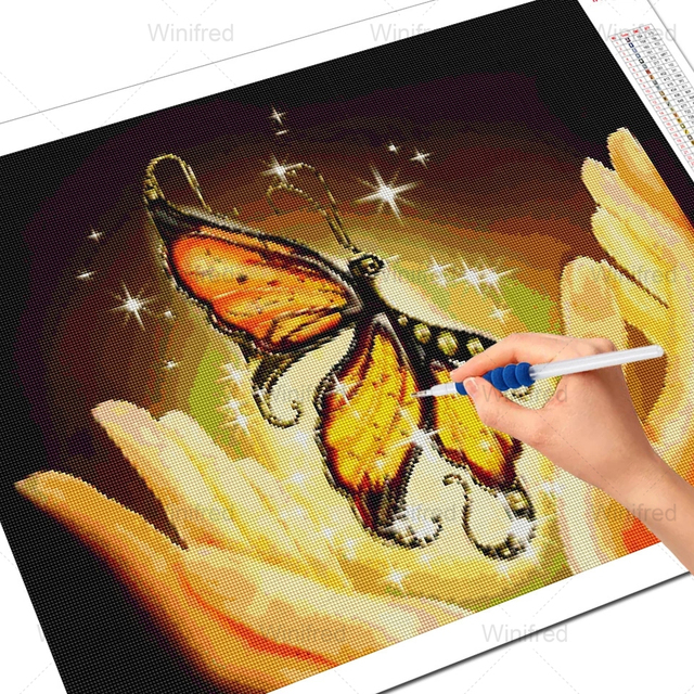 Obraz ręka trzymająca motyl - zestaw do diamentowego haftu 5D - Wianko - 3