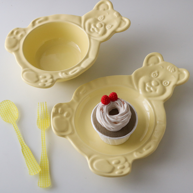 Niedźwiedź kreskówkowy - talerzyk deserowy - ceramiczna miska z motywem niedźwiedzia - płaski trójkąt - śniadaniowa/sałatkowa taca - Wianko - 20