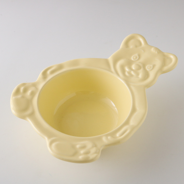 Niedźwiedź kreskówkowy - talerzyk deserowy - ceramiczna miska z motywem niedźwiedzia - płaski trójkąt - śniadaniowa/sałatkowa taca - Wianko - 21