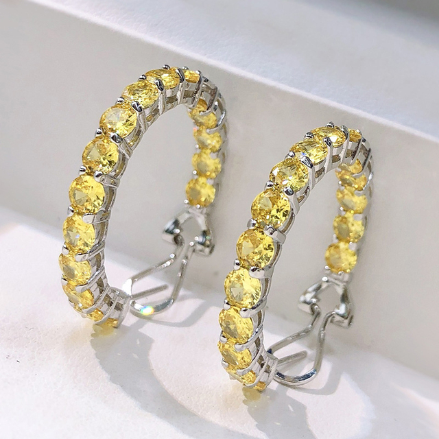 Srebrne kolczyki OEVAS z żółtym, węglowym diamentem 4mm - biżuteria dla kobiet na wesele - Wianko - 1