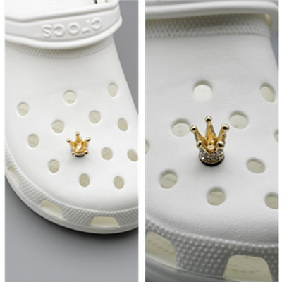 Luksusowe ozdoby DIY do butów - korona czaszka z perłą, nitami i kryształkami, które uczynią Twoje buty wyjątkowymi - Wianko - 9